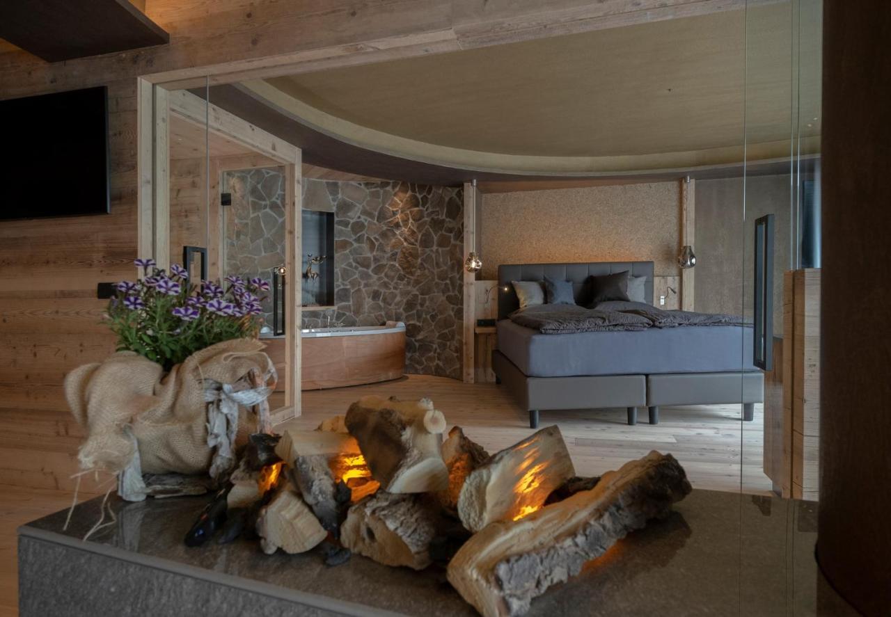 La Roccia Wellness Hotel Cavalese Kültér fotó