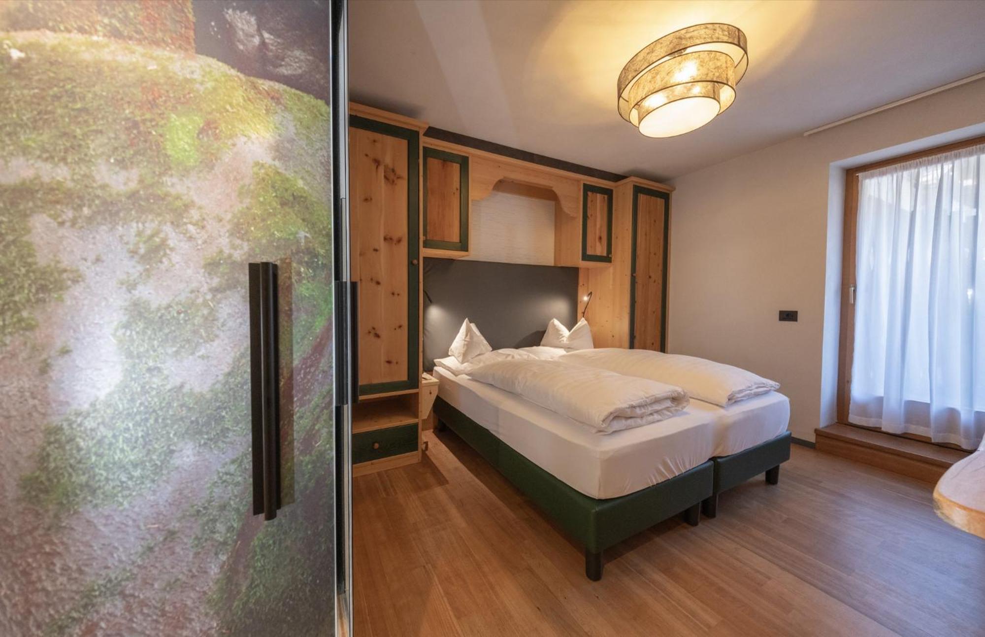 La Roccia Wellness Hotel Cavalese Kültér fotó