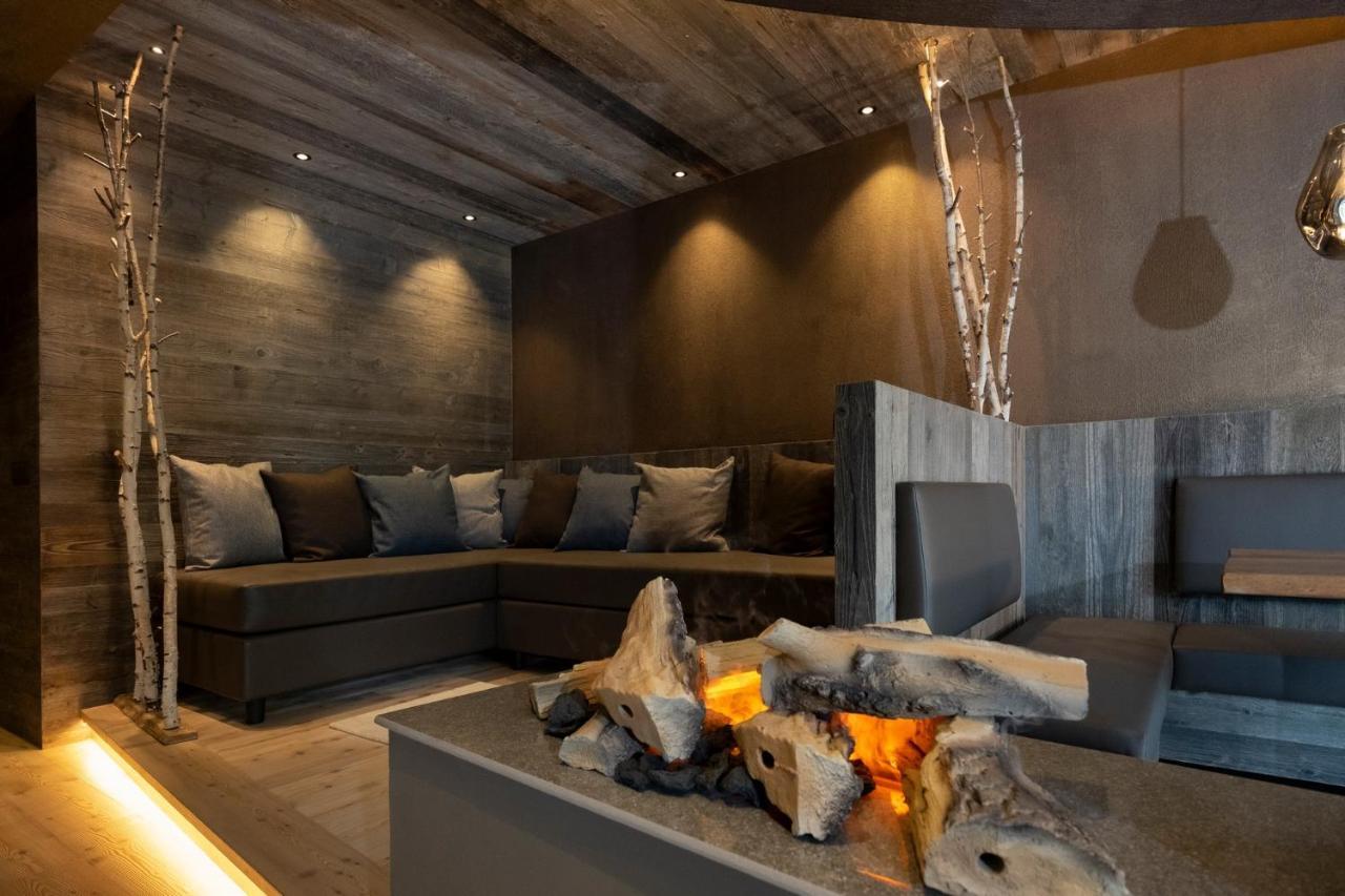 La Roccia Wellness Hotel Cavalese Kültér fotó